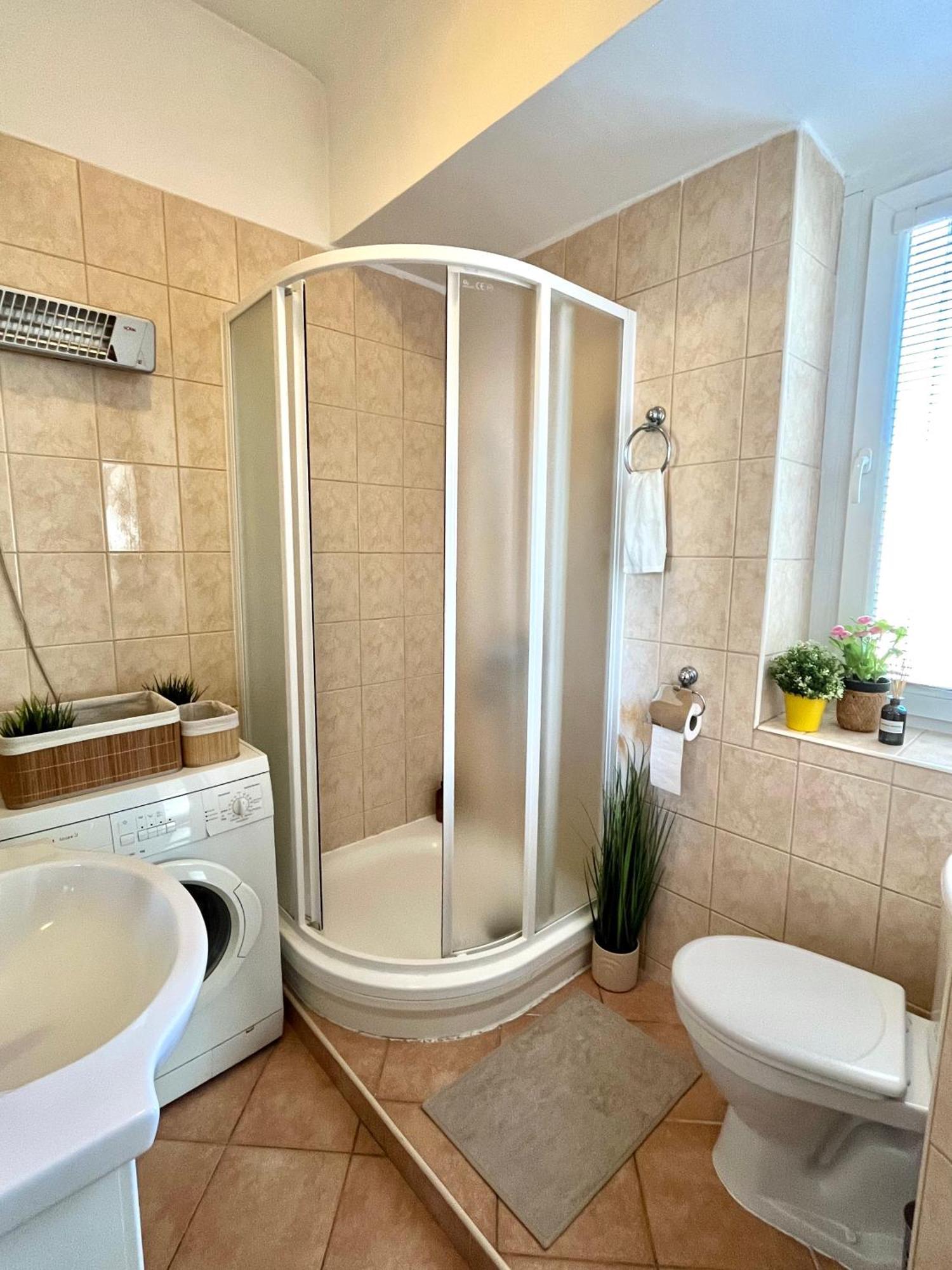 Apartment Caroline - Old Town, Ac Bratislava Exterior photo