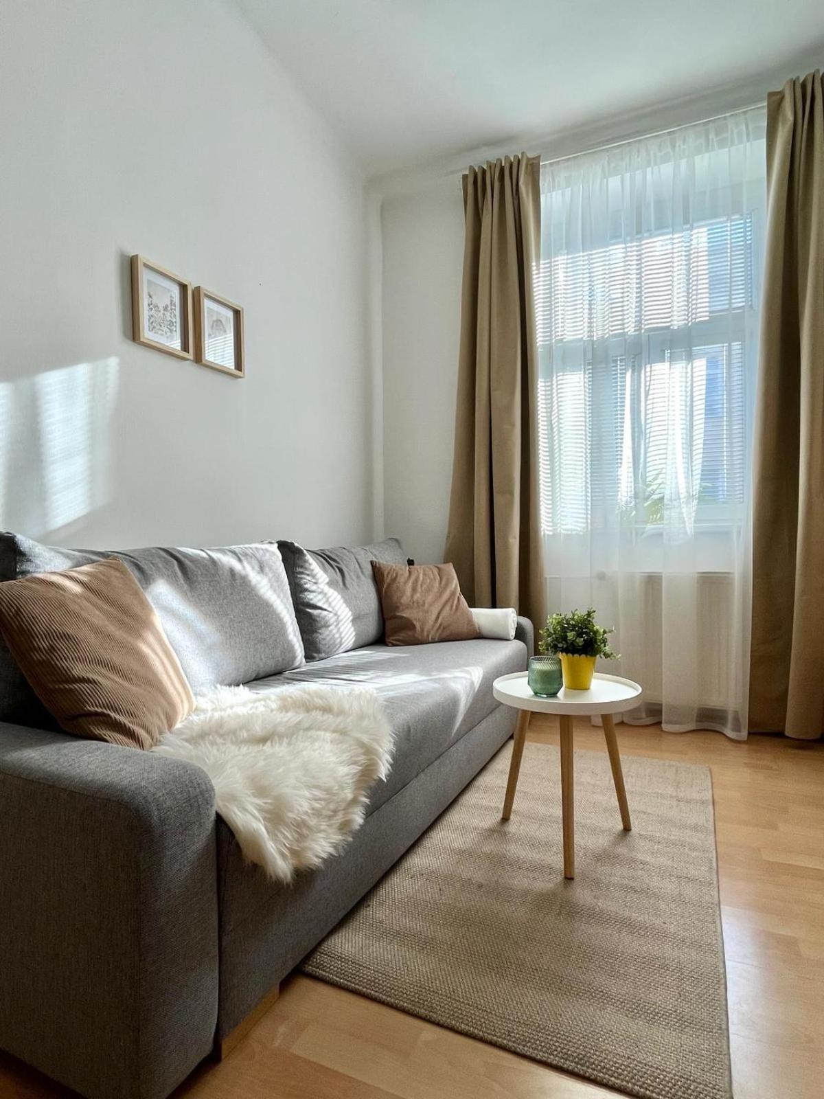 Apartment Caroline - Old Town, Ac Bratislava Exterior photo