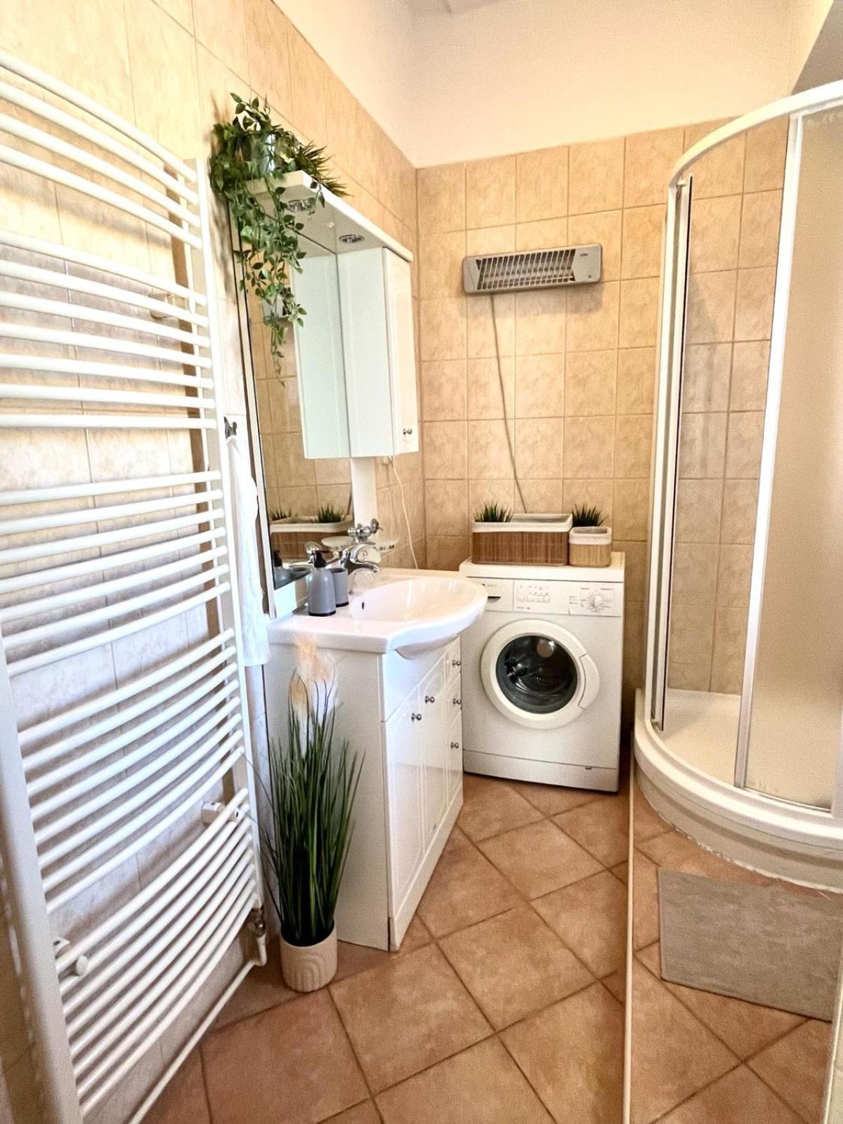 Apartment Caroline - Old Town, Ac Bratislava Exterior photo